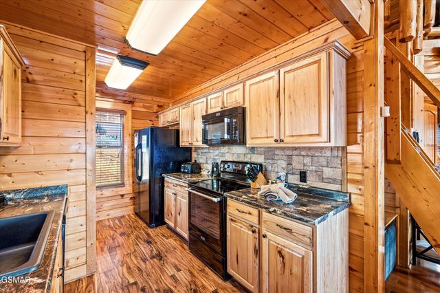 2210 Towering Hemlock Drive, Sevierville, TN 37876