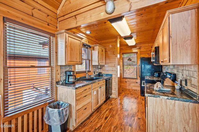 2210 Towering Hemlock Drive, Sevierville, TN 37876