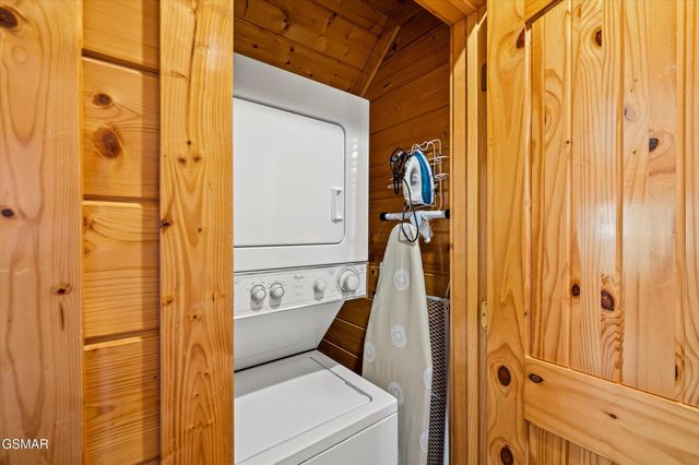 2210 Towering Hemlock Drive, Sevierville, TN 37876