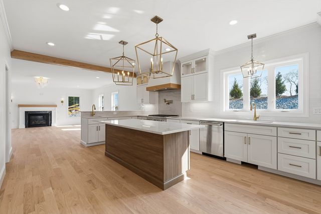 16 Couture Way, Middleton, MA 01949