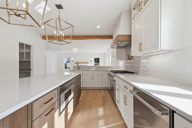 16 Couture Way, Middleton, MA 01949