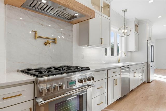16 Couture Way, Middleton, MA 01949