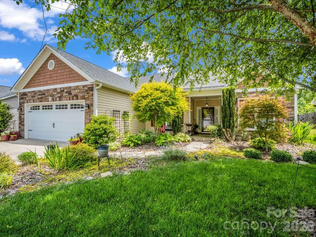 74 Foxtail Court, Hendersonville, NC 28792