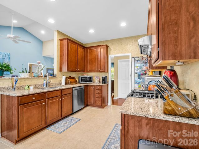 74 Foxtail Court, Hendersonville, NC 28792