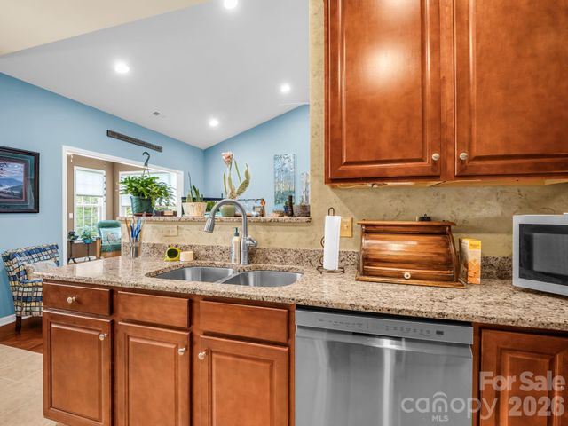 74 Foxtail Court, Hendersonville, NC 28792