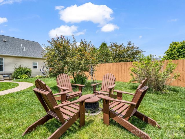 74 Foxtail Court, Hendersonville, NC 28792
