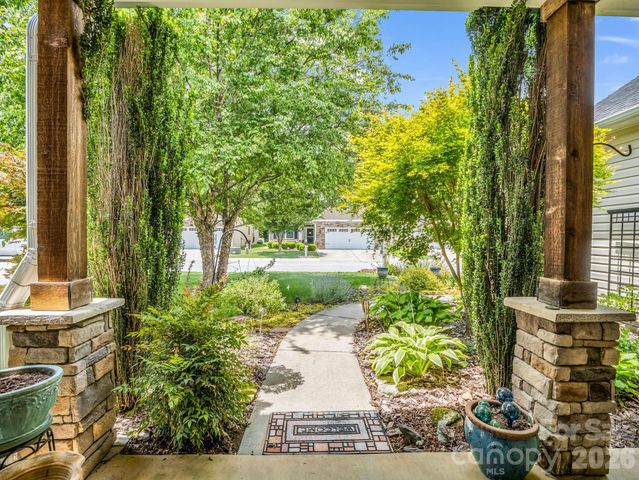 74 Foxtail Court, Hendersonville, NC 28792