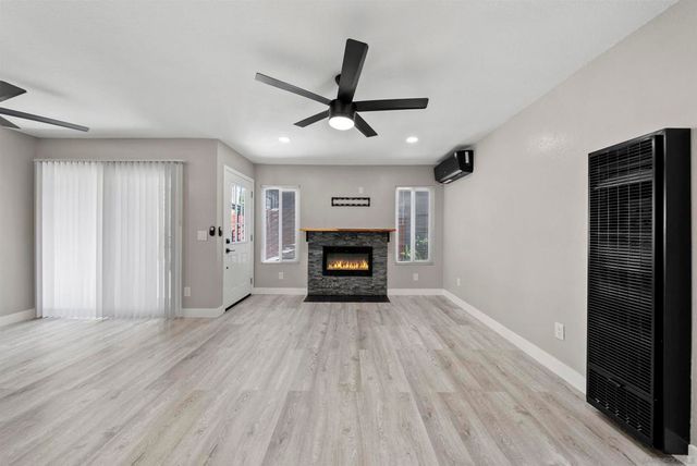 1152 54 Pacific Beach Dr, San Diego, CA 92109