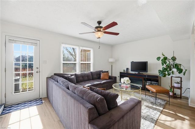 57 Glascow WAY, Hampton, VA 23669