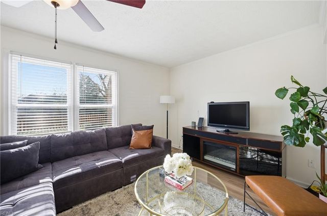 57 Glascow WAY, Hampton, VA 23669