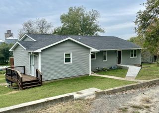 201 E SULPHUR ST, New Franklin, MO 65274