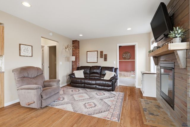 3633 CANYON LAKE DR, Rapid City, SD 57702