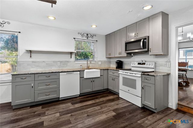 722 Stagecoach Trail, San Marcos, TX 78666