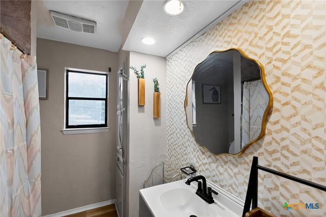 722 Stagecoach Trail, San Marcos, TX 78666