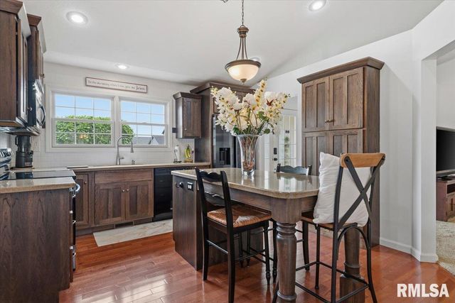 327 Osteen Lane, Chatham, IL 62629