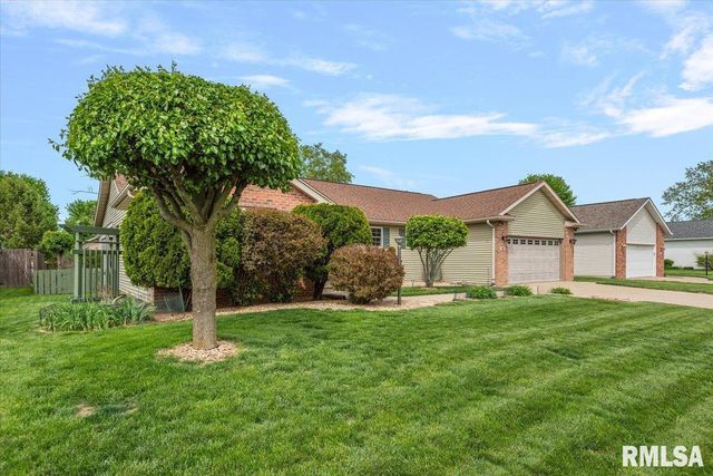 327 Osteen Lane, Chatham, IL 62629
