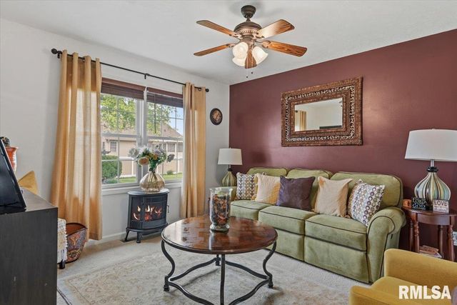 327 Osteen Lane, Chatham, IL 62629