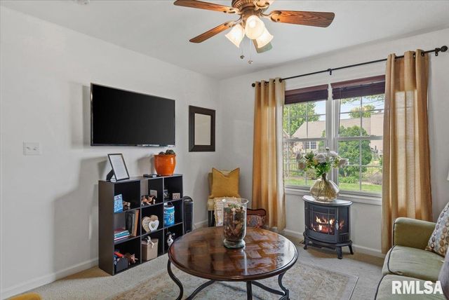 327 Osteen Lane, Chatham, IL 62629