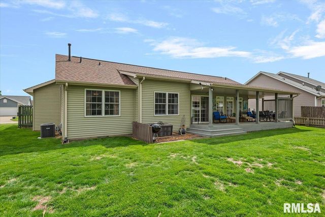 327 Osteen Lane, Chatham, IL 62629