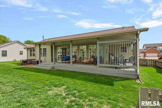 327 Osteen Lane, Chatham, IL 62629