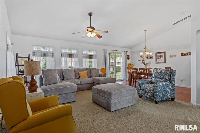 327 Osteen Lane, Chatham, IL 62629