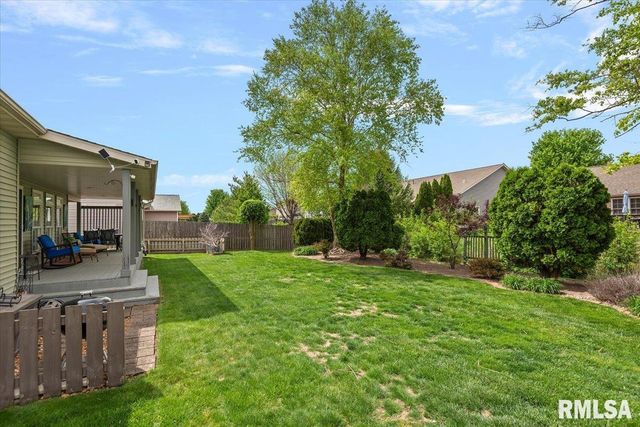 327 Osteen Lane, Chatham, IL 62629