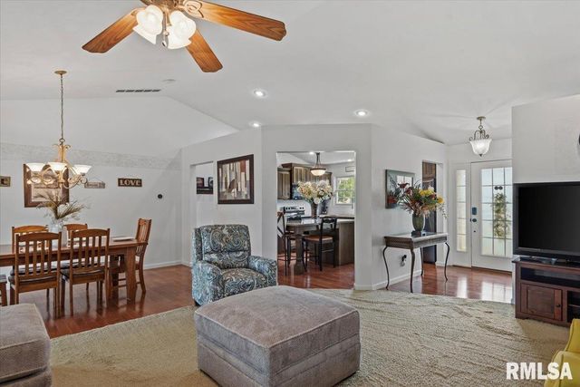 327 Osteen Lane, Chatham, IL 62629