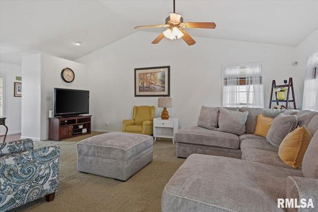 327 Osteen Lane, Chatham, IL 62629