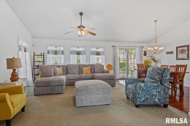 327 Osteen Lane, Chatham, IL 62629