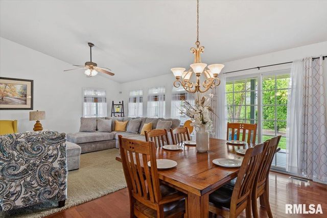 327 Osteen Lane, Chatham, IL 62629