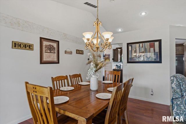 327 Osteen Lane, Chatham, IL 62629