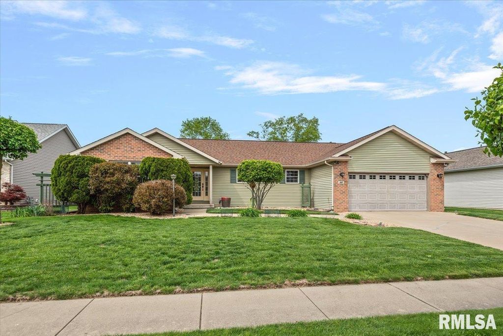 327 Osteen Lane, Chatham, IL 62629