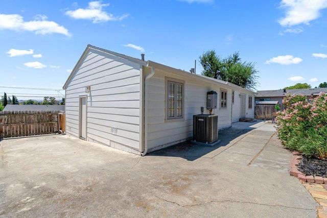 2271 Hemlock Avenue, Concord, CA 94520