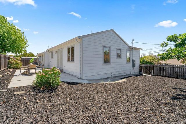 2271 Hemlock Avenue, Concord, CA 94520
