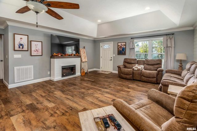 412 Noah Lane, Carterville, IL 62918