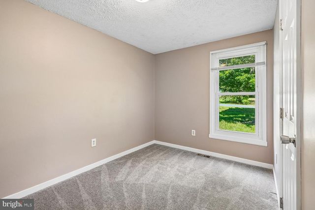 11106 HUNTINGTON WOODS CIR, Fredericksburg, VA 22407