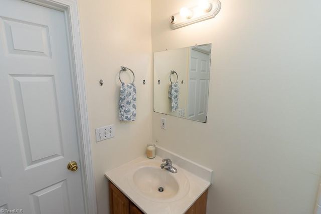 2205 Acorn Road, Greensboro, NC 27406