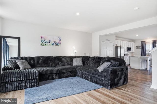 32 LYRIQ CT, Inwood, WV 25428