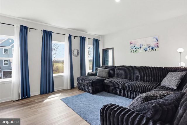 32 LYRIQ CT, Inwood, WV 25428