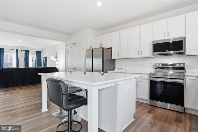 32 LYRIQ CT, Inwood, WV 25428