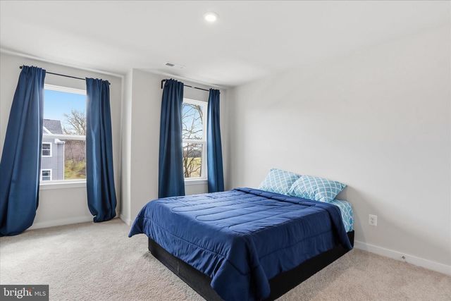 32 LYRIQ CT, Inwood, WV 25428