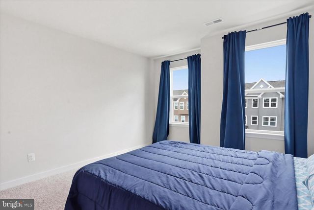 32 LYRIQ CT, Inwood, WV 25428