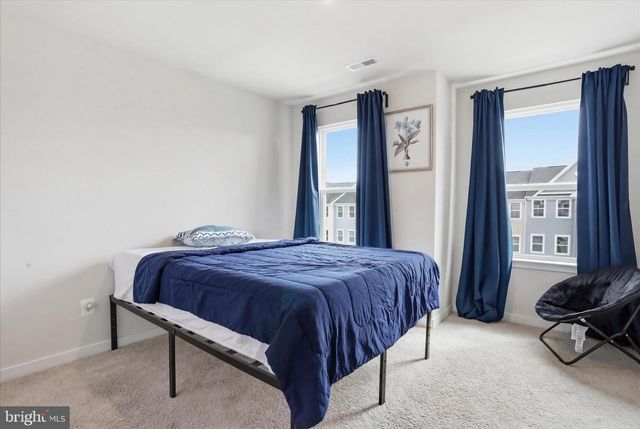 32 LYRIQ CT, Inwood, WV 25428