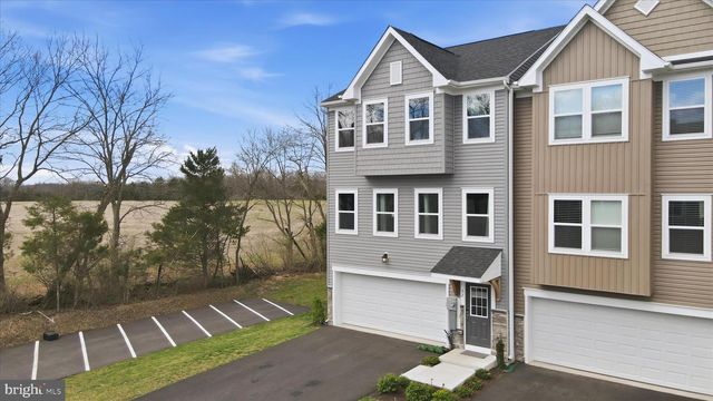 32 LYRIQ CT, Inwood, WV 25428