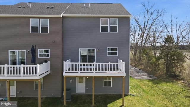 32 LYRIQ CT, Inwood, WV 25428