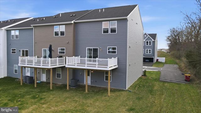 32 LYRIQ CT, Inwood, WV 25428