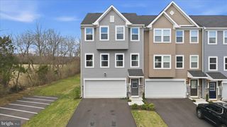 32 LYRIQ CT, Inwood, WV 25428