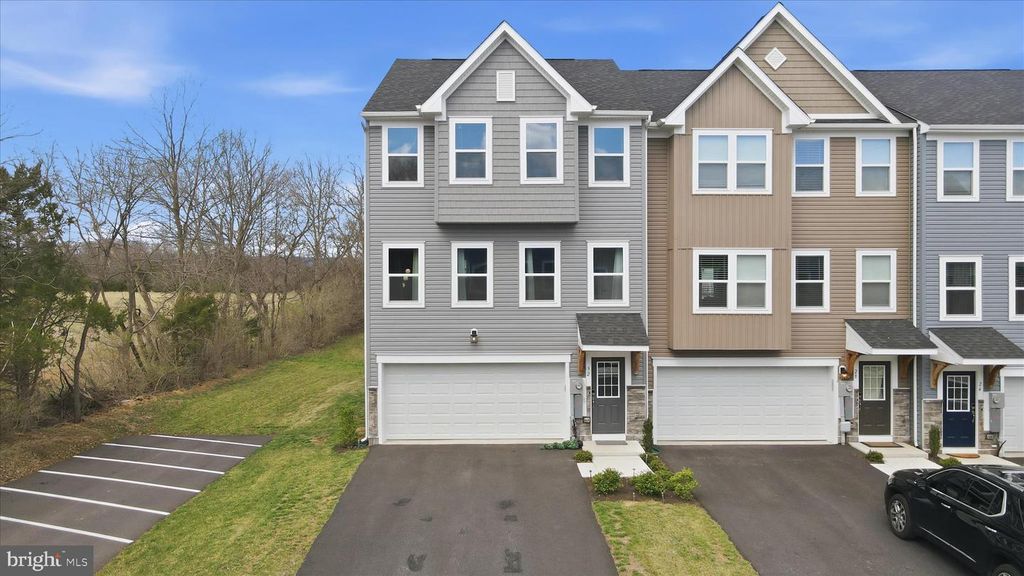 32 LYRIQ CT, Inwood, WV 25428