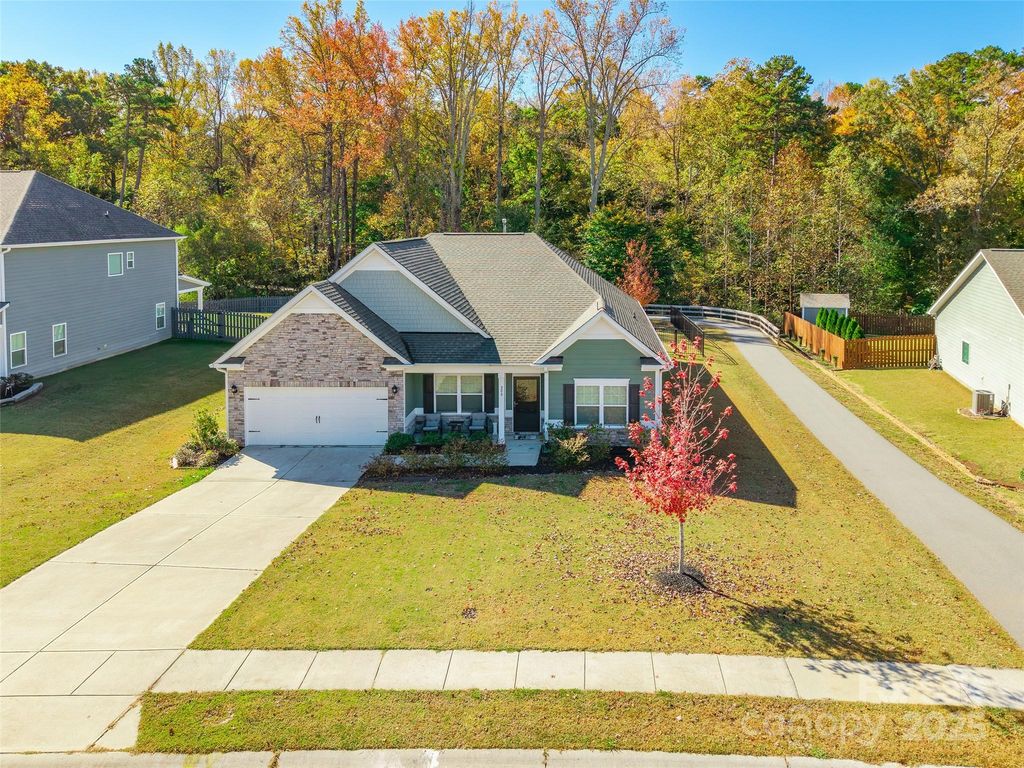 200 Clauser Road S, Mount Holly, NC 28120
