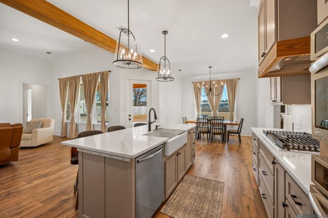 10598 Arnold Rd, Denham Springs, LA 70726